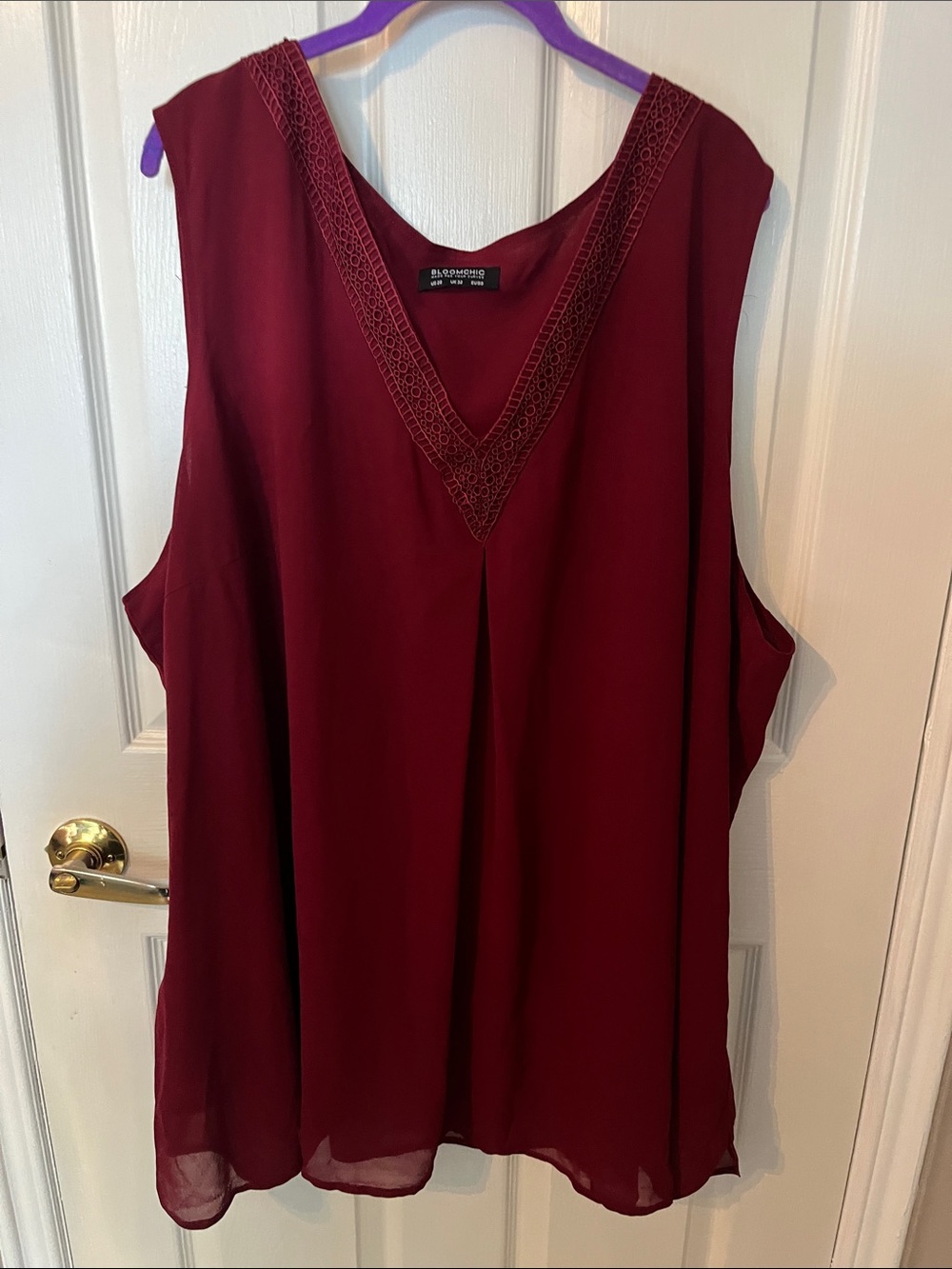 BloomChic Wine V-Neck Lace-Trim Sleeveless Camisole